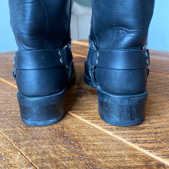 Harley Davidson leather riding boots. Minor scuffs on toe area. - Picture 6 of 10